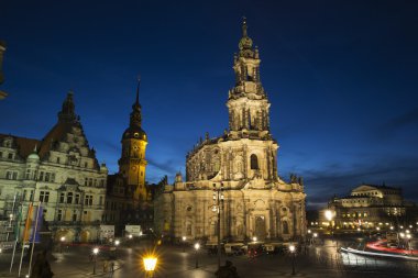 Hofkirche Residenzschloss ve gece, Semperoper