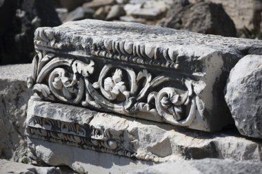 Perge palestra yakınındaki düşmüş süsleme