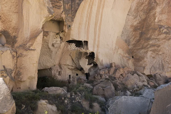 Collapsed troglodyte housing in Zelve — Stock Photo, Image