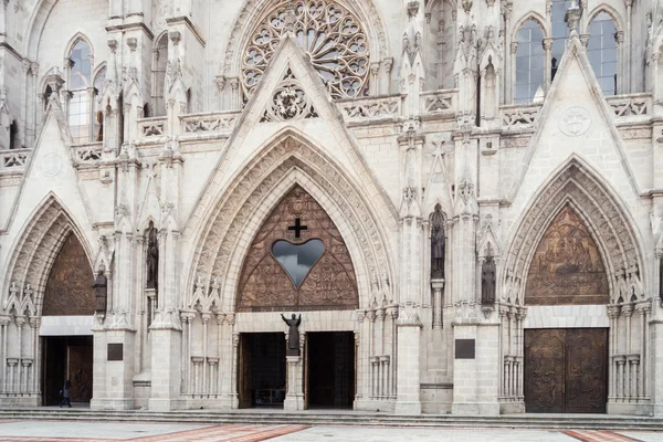 Entrada principal de la Basílica del Voto Nacional —  Fotos de Stock