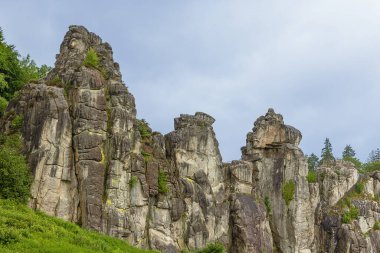 Horrn-Bad Meinberg yakınlarındaki Teutoburg Ormanı 'nda bir kaya oluşumu.