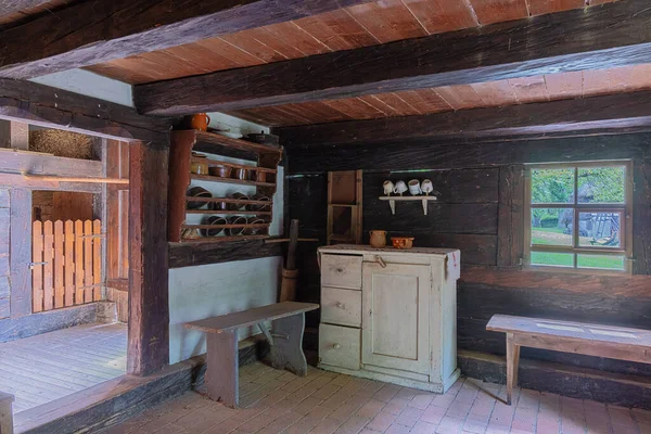 Editör: BAD SCHUSSENRIED, BADEN-WURTTEMBERG, GERMANY, 26 Haziran 2025 - Müze köyü Kurnbach 'ta bir günlük işçi oturma odası, kırsal çalışma ve yaşam kültürü üzerine odaklı bir açık hava müzesi