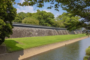 Yayın: KUMAMOTO, KYUSHU, JAPAN, 30 Ağustos 2025 - Japonya 'daki üç ana kaleden biri olan Kumamoto Kalesi' nin duvarları
