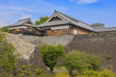 Yayın: KUMAMOTO, KYUSHU, JAPAN, 30 Ağustos 2025 - Japonya 'nın önde gelen üç kalesinden biri olan Kumamoto Kalesi' ndeki 2016 depreminden sonra yıkılan ve onarılan yapılar