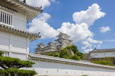 Editör: HIMEJI, HONSHU, JAPAN, 3 Eylül 2025 - Kale kompleksi, Hishi kapısından görüldü