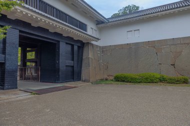 Osaka Kalesi 'nin Tamon-yagura Kulesi yakınlarındaki dev taş levha, onaltıncı yüzyılda Japonya' nın birleşmesinde büyük rol oynadı.