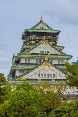 16. yüzyılda Japonya 'nın birleşmesinde büyük rol oynayan Osaka Kalesi' nin zengin dekore edilmiş kalesi.