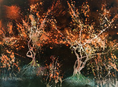 Gece gökyüzü karşı kırmızı parlayan ağaçlar izlenimi.