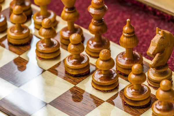 Sahada satranç taşları — Stok fotoğraf