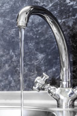 Mutfak musluk ve lavabo kapat