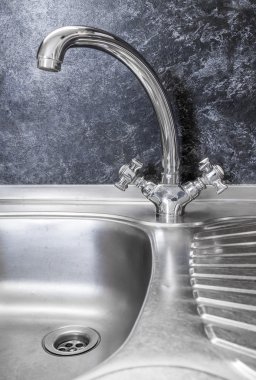 Mutfak musluk ve lavabo kapat