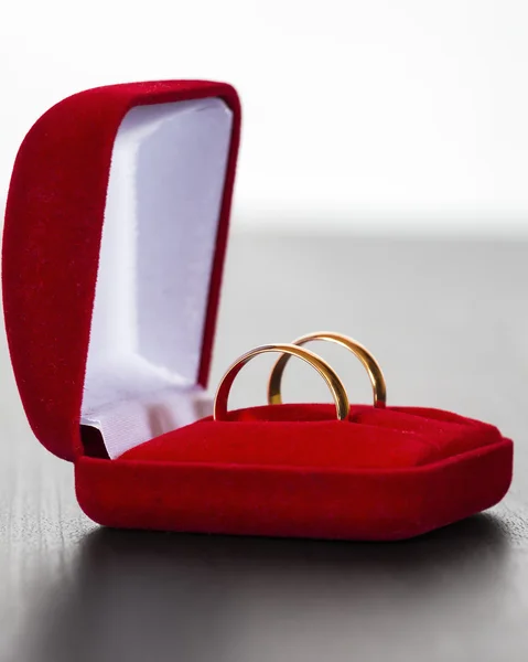 Cincin pernikahan dalam kotak — Stok Foto