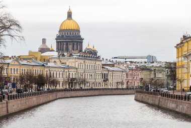 st. petersburg sokaklarında