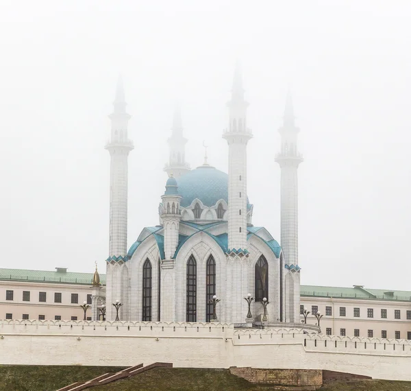 Die Moschee im Nebel — Stockfoto