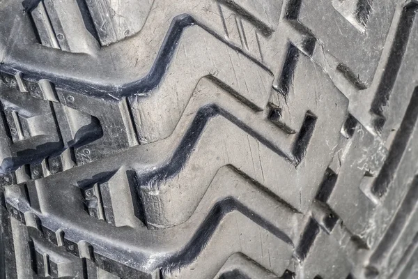 La banda de rodadura de un neumático de coche primer plano — Foto de Stock