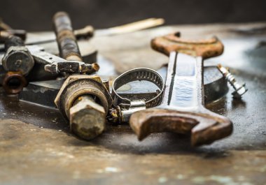 Ekipman kullanılan parçaları tamir için