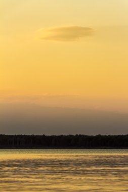 Gölde akşam batımı