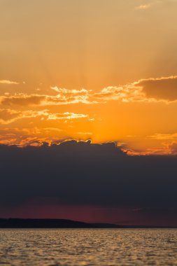 Gölde akşam batımı