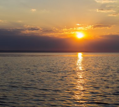 Gölde akşam batımı