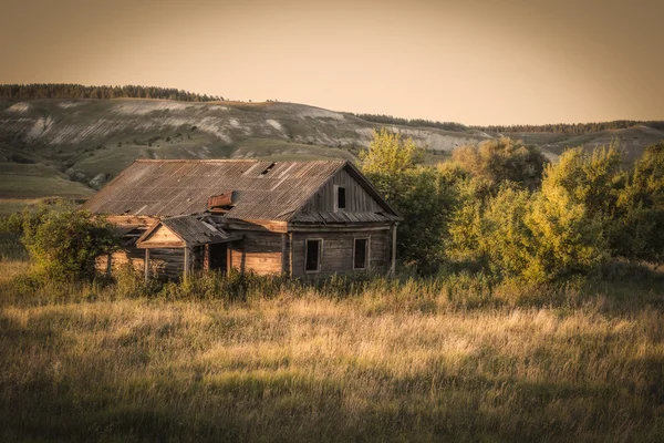 Altes verlassenes Haus — Stockfoto