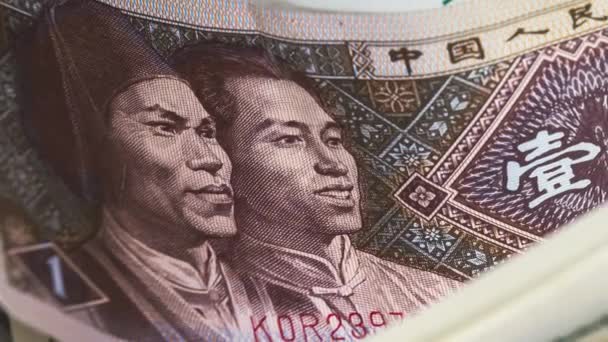 Yuan mezi dolarovými bankovkami — Stock video