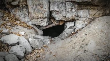 Mağaraya giriş.