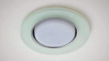 Aralıklı tavan lambası