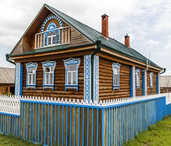 Beautiful rural wooden house — Stock fotografie