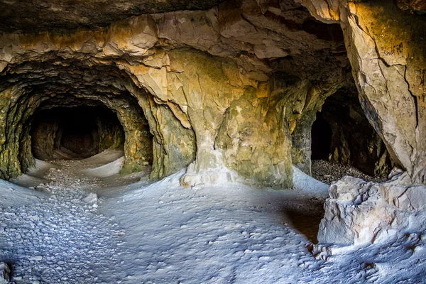 동굴로 들어가는 입구 — 스톡 사진