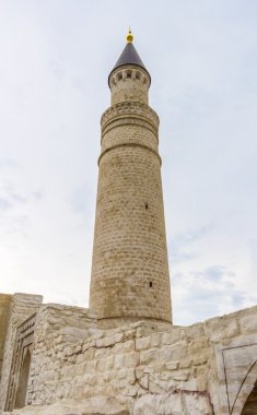 Caminin eski tek kule