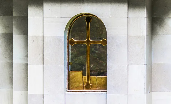 Singola finestra della chiesa — Foto Stock