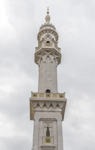Singola torre della moschea — Foto Stock