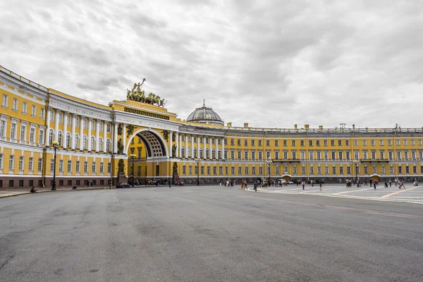 Praça do Palácio. A parte histórica central da cidade . — Fotografia de Stock