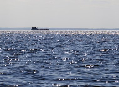 Deniz tanker içinde yüzen