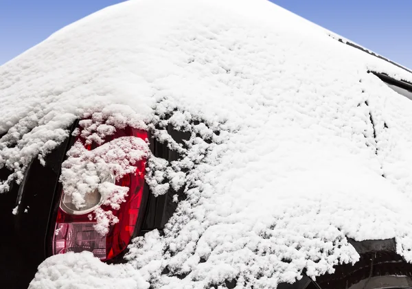 Bil under snö — Stockfoto