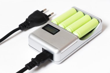 Dört pil Sarj adaptörü