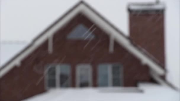 Nieve fuera de la ventana — Vídeos de Stock