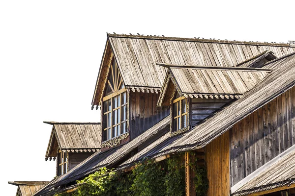 Podkrovní okno dřevěný dům — Stock fotografie