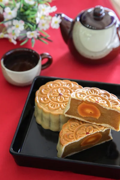 Mondkuchen und eine Tasse chinesischen Tee Stockbild