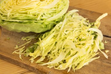 Taze bahar lahana ahşap oyun tahtası