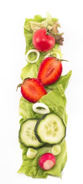 Salata ve meyve yapılmış mektup