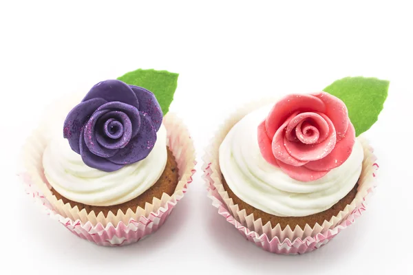 Cupcakes díszített Rózsa, fehér alapon — Stock Fotó