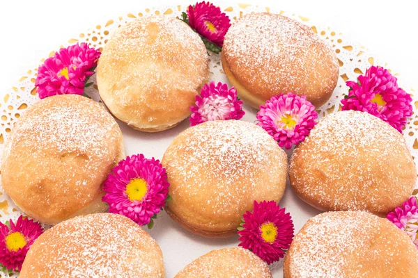 Donuts caseros decorados con flores — Foto de Stock