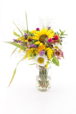 Taze yaz çiçek buketi beyaz izole