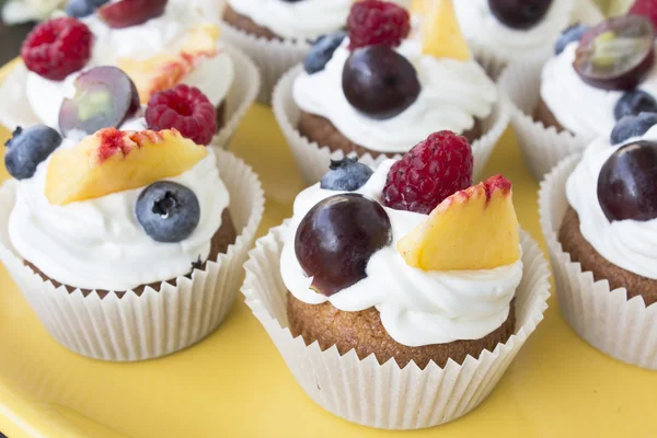 Gâteaux aux fruits rafraîchissants — Photo