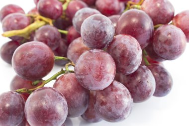 Cardinal üzüm beyaz izole