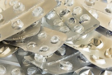 İlaçların boş plastik paketleri
