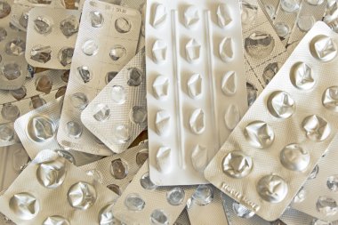 İlaçların boş plastik paketleri