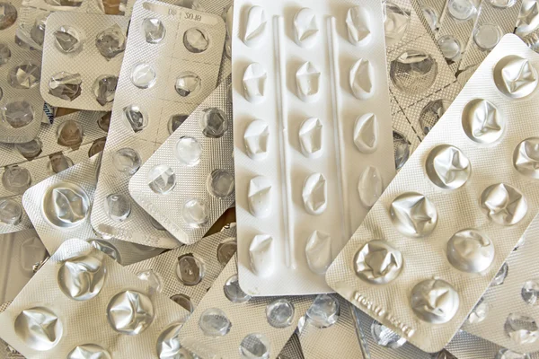 İlaçların boş plastik paketleri