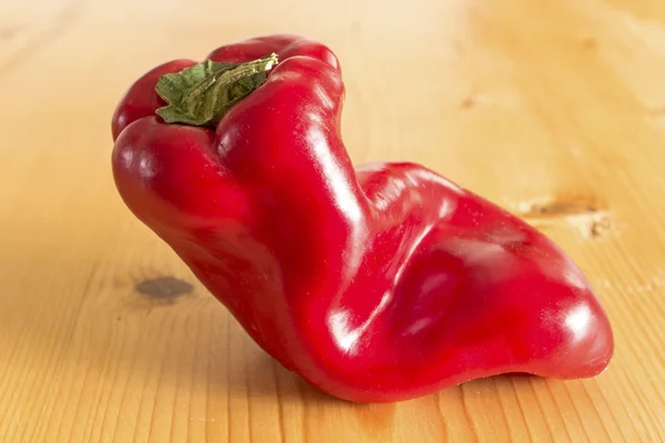 Paprika auf dem Plankentisch — Stockfoto